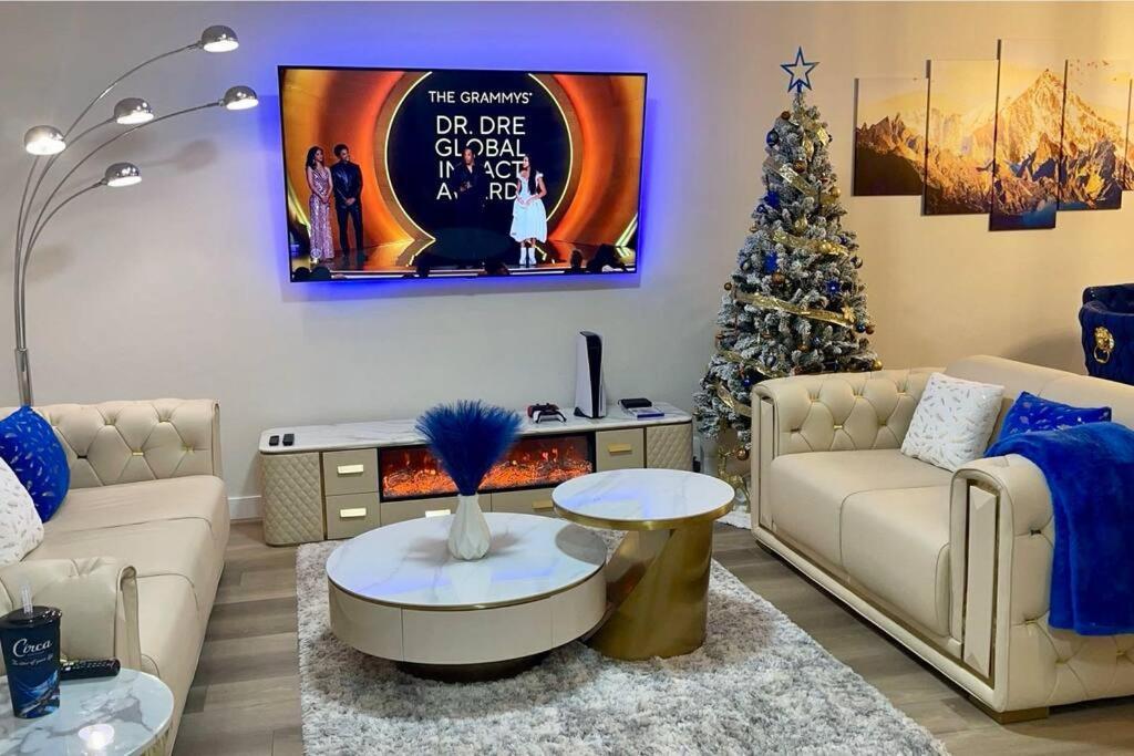 Luxury Home Away From Home, A Villa With 3 Bdrm And 3 Bath Calgary Bagian luar foto